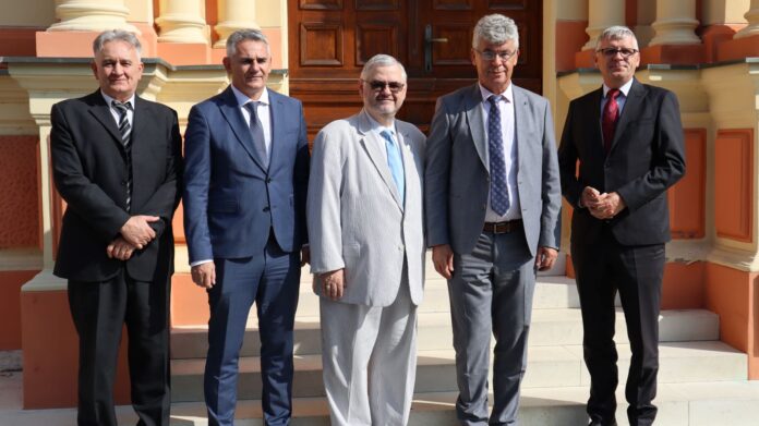 Louis Crishock-supervizor