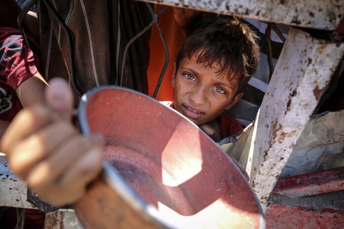 Podjela hrane Palestincima koji se bore s glađu u Gazi